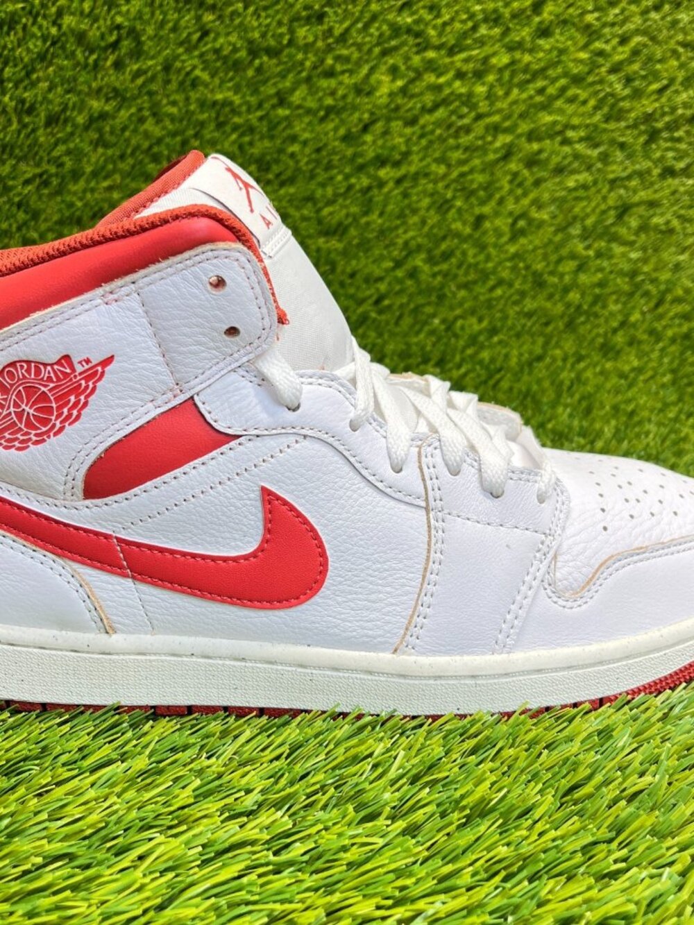 Nike Air Jordan 1 Mid SE Mens‎ Size 10.5 White Red Casual Shoes Sneakers